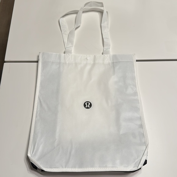 Lululemon High-Rise Crop Align 21” leggings in icing blue & large shopping bag - Picture 10 of 11